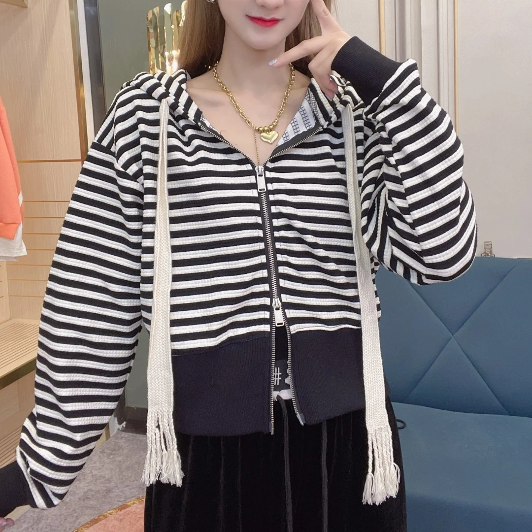 秋季新款女装时尚休闲百搭显瘦气质拉链条纹连帽开衫长袖上衣外套
