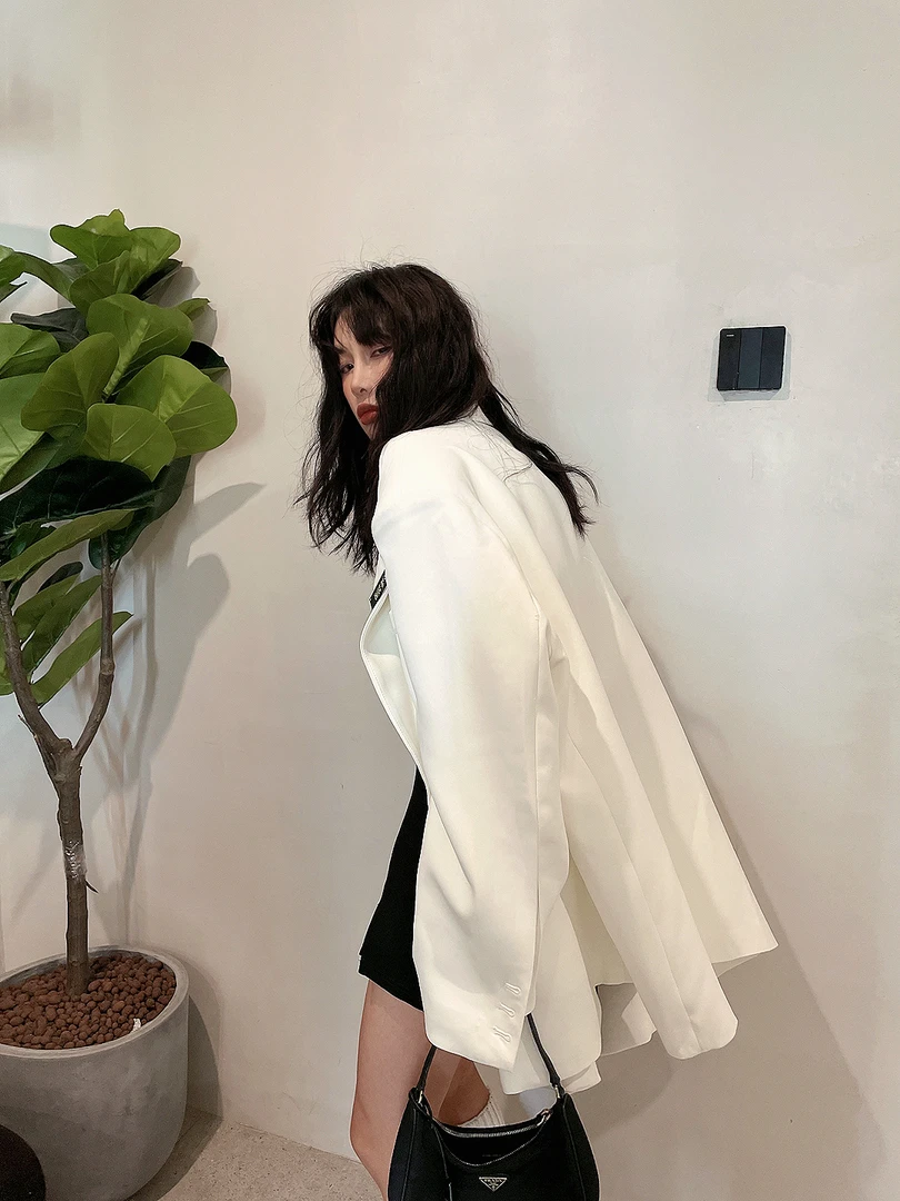 ZZYZ金属白色西装