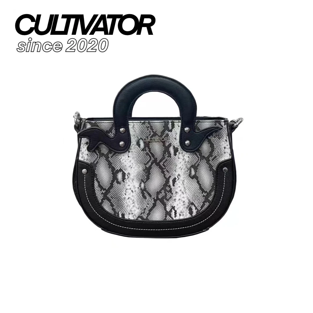 CULTIVATOR原创潮流小众欧美百搭闪光蛇纹皮质斜挎手机包手拎包