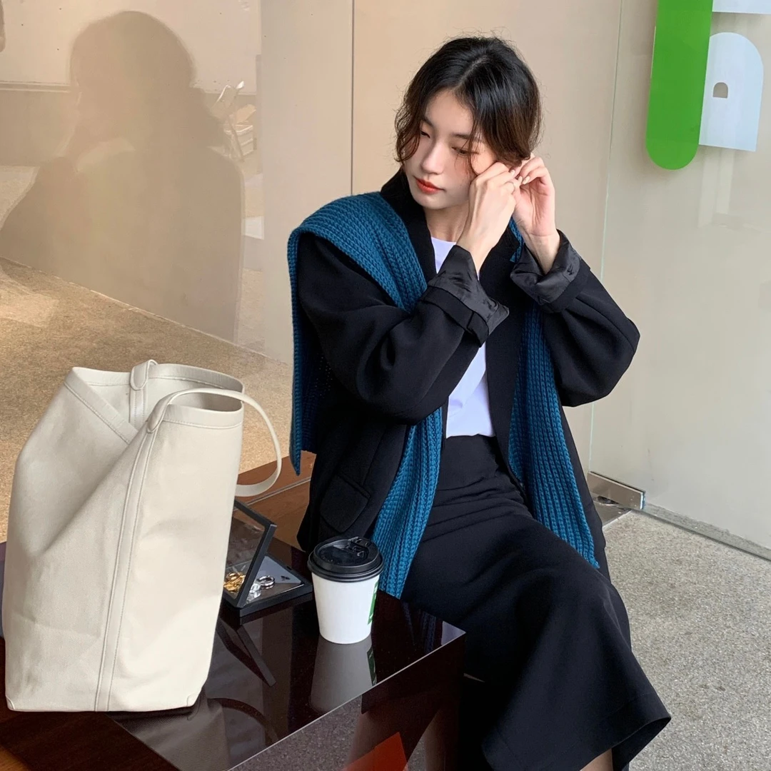 黑色宽松版型西装外套女新款休闲气质显瘦百搭西服