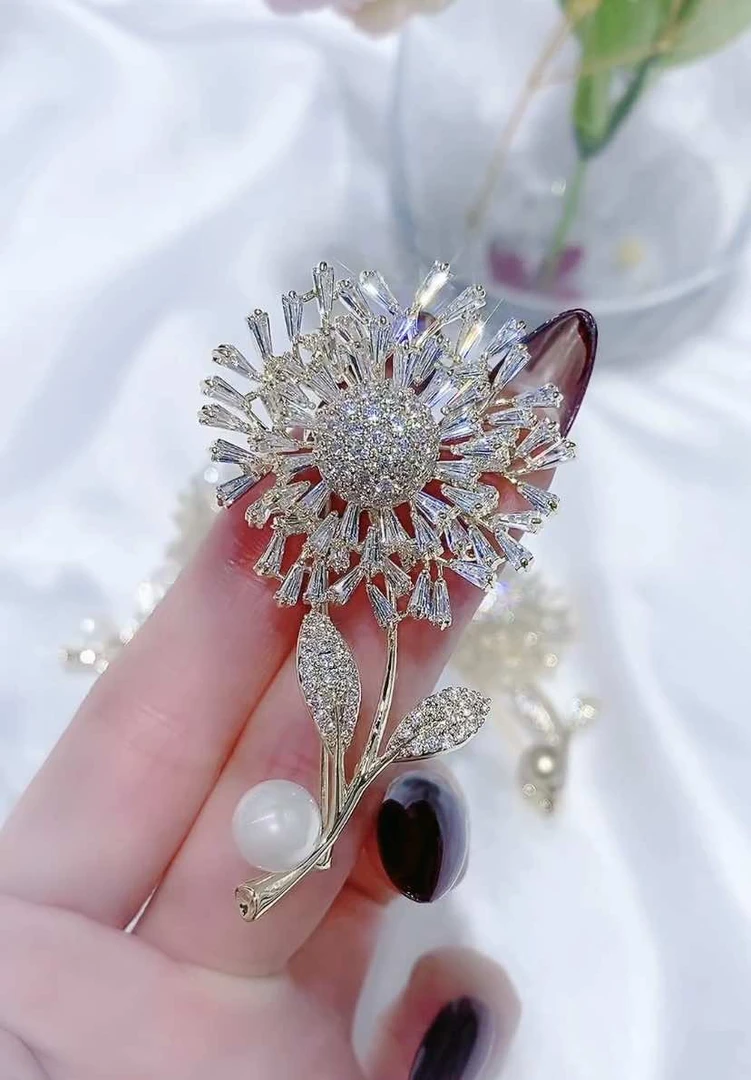 铜合金合成锆石胸针 高档奢华太阳花胸针大衣配饰