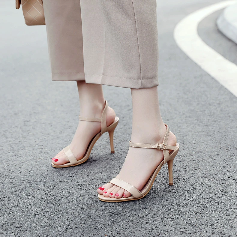 一字带裸色气质凉鞋女2025夏新款网红中跟露趾高跟鞋细跟女鞋子