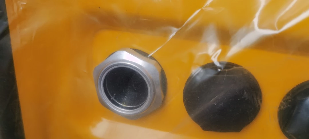 自卸车液压举升系统液压油箱液位