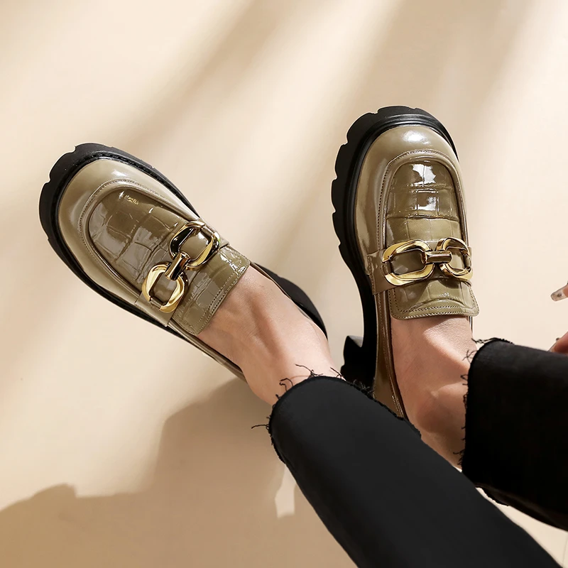 新款真皮女士小皮鞋英伦风厚底单鞋漆皮43乐福鞋女款小码33女鞋