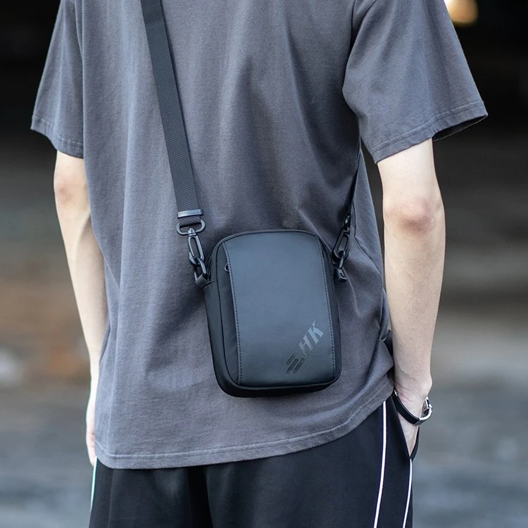 迷你斜挎包男士轻便潮牌小包单肩包日系夏季包背包2025新款休闲包