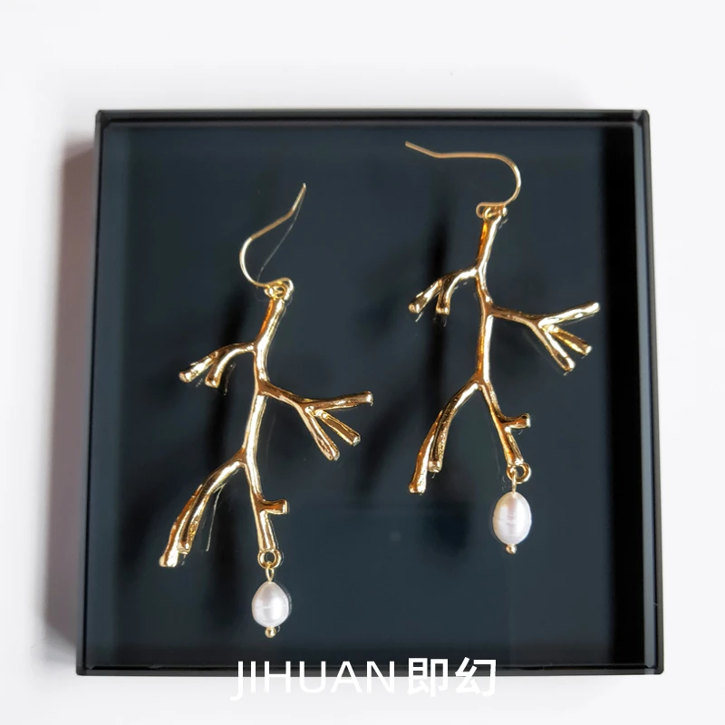 即幻 锌合金仿珍珠耳饰 ♦新枝 新款小众设计师款高定耳环 A-3989
