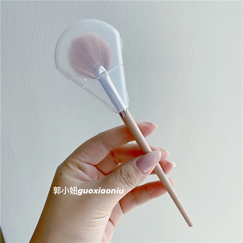 郭小妞送盖子豆沙粉扇形高光刷腮红刷脸部化妆刷美容便携化妆工具