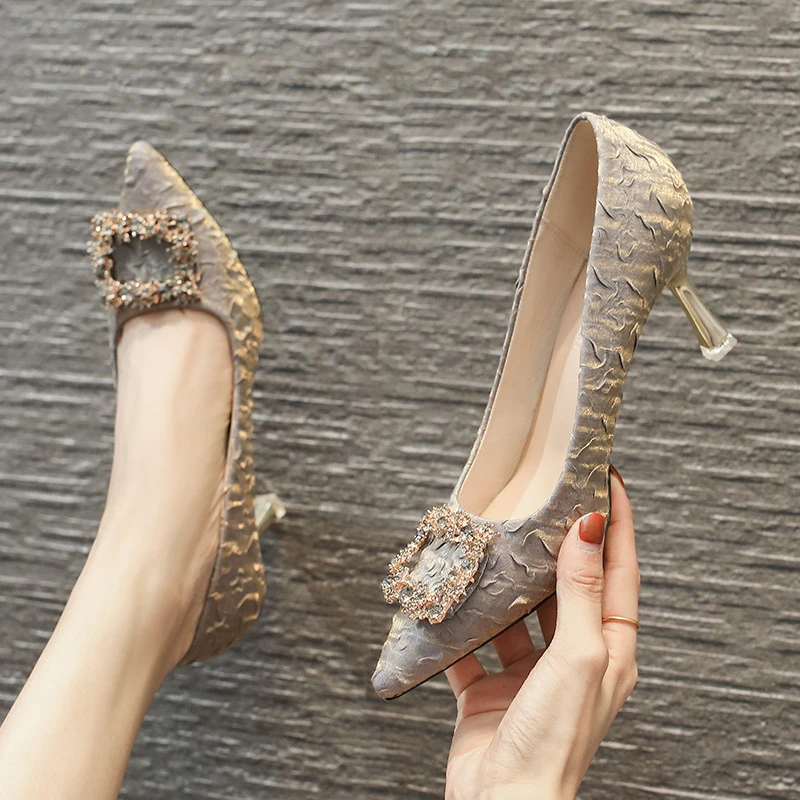 跟高7厘米 2024新款方扣水钻尖头单鞋女高跟鞋绸缎时尚细跟女鞋