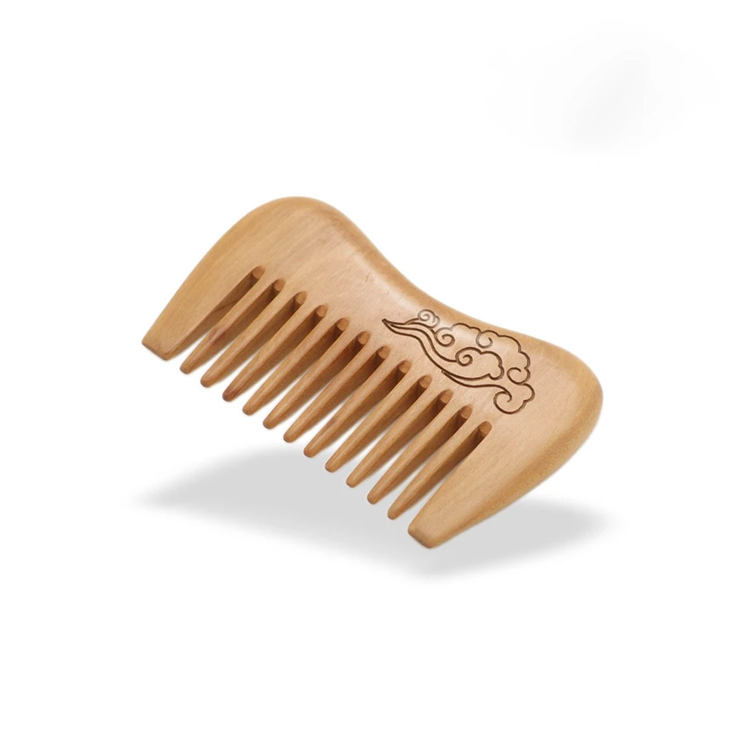 可爱便捷雕花宽齿桃木梳子男女士家用长短发头部经络按摩小梳子