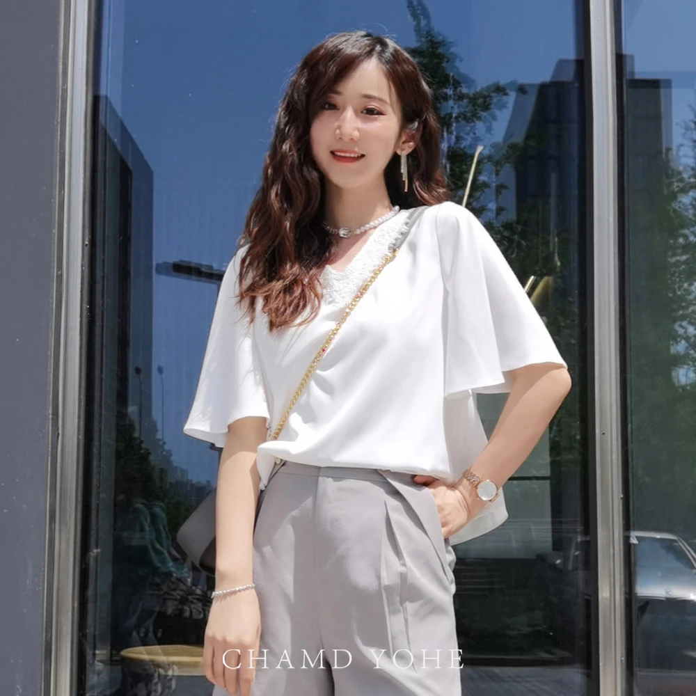 白色V领量感小衫