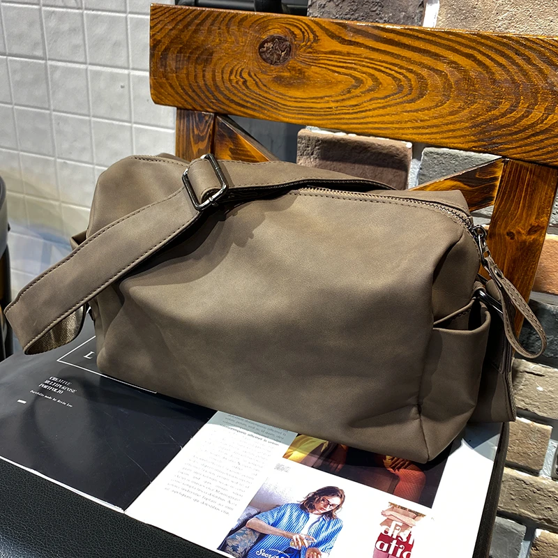 【升级版：皮质肩带+铜质拉链】男士潮流斜挎包单肩包邮差包软皮