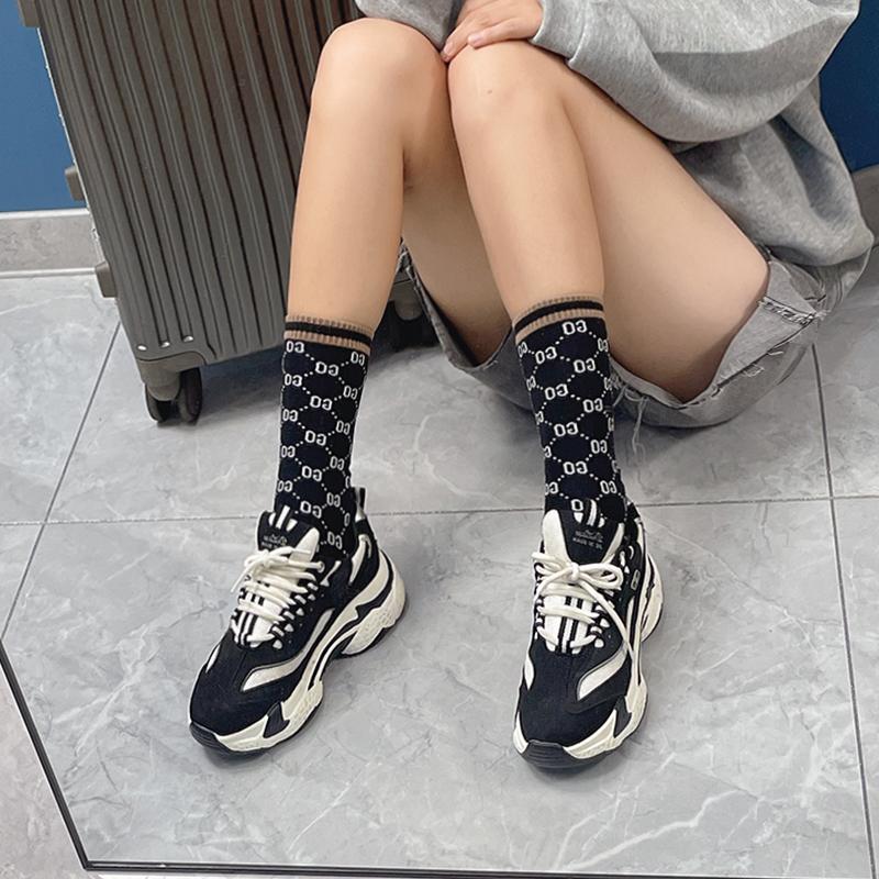 堆堆袜 潮牌袜子女ins秋冬款字母 韩版中筒袜 卡其色搭配老爹鞋-1