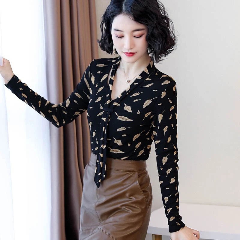 A052网纱上衣女长袖2025秋装新款修身显瘦v领网纱打底衫碎花小衫