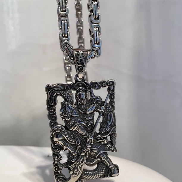 钛钢吊坠 关公吊坠不掉色义气双面做旧 手工雕刻时尚 百搭项链男