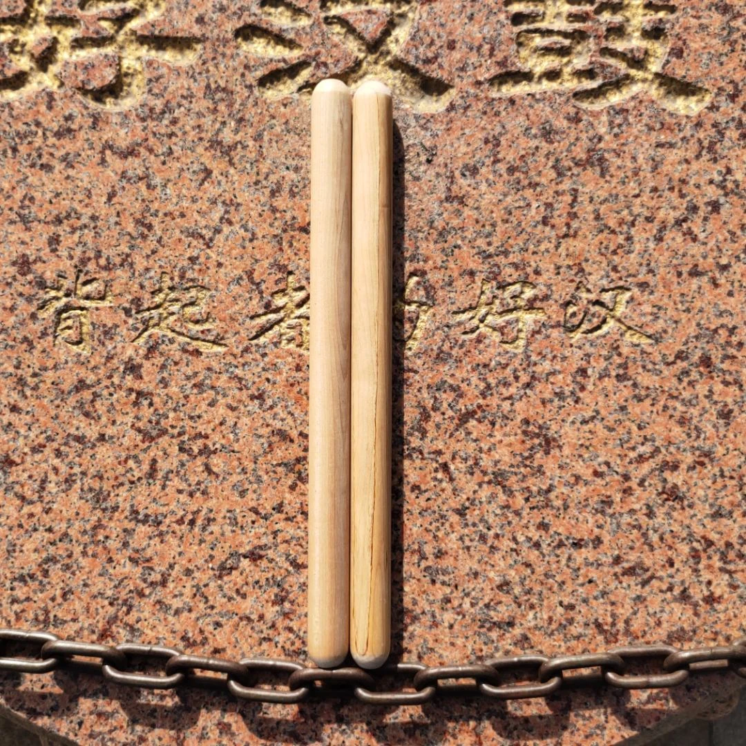新鼓源威风锣鼓堂鼓大鼓槌：长35cm*直径2.5cm 硬枫木 粗细一致