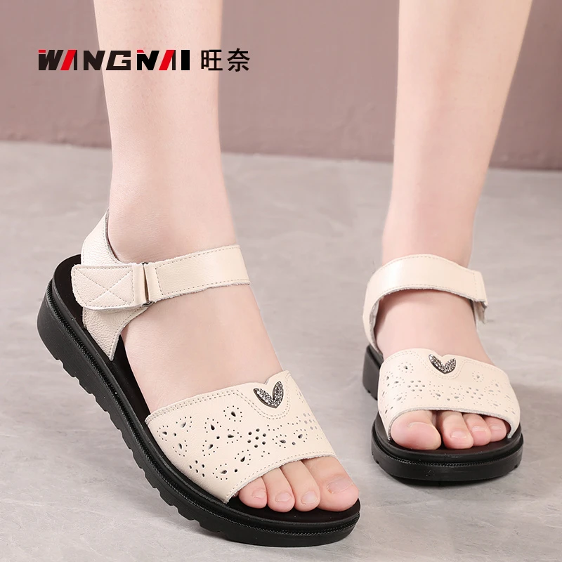 旺奈夏季韩版女凉鞋镂空透气妈妈凉鞋水钻时尚中年女凉鞋外穿清仓