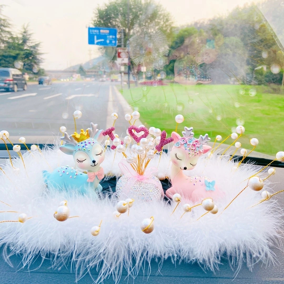 网红一路平安鹿汽车摆件车内高档中控台装饰品车载香水香薰女神款