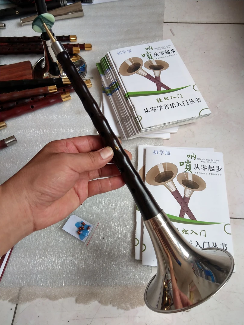 民族乐器唢呐D普级乌木黑檀木专业各种唢呐，图中是D调唢呐