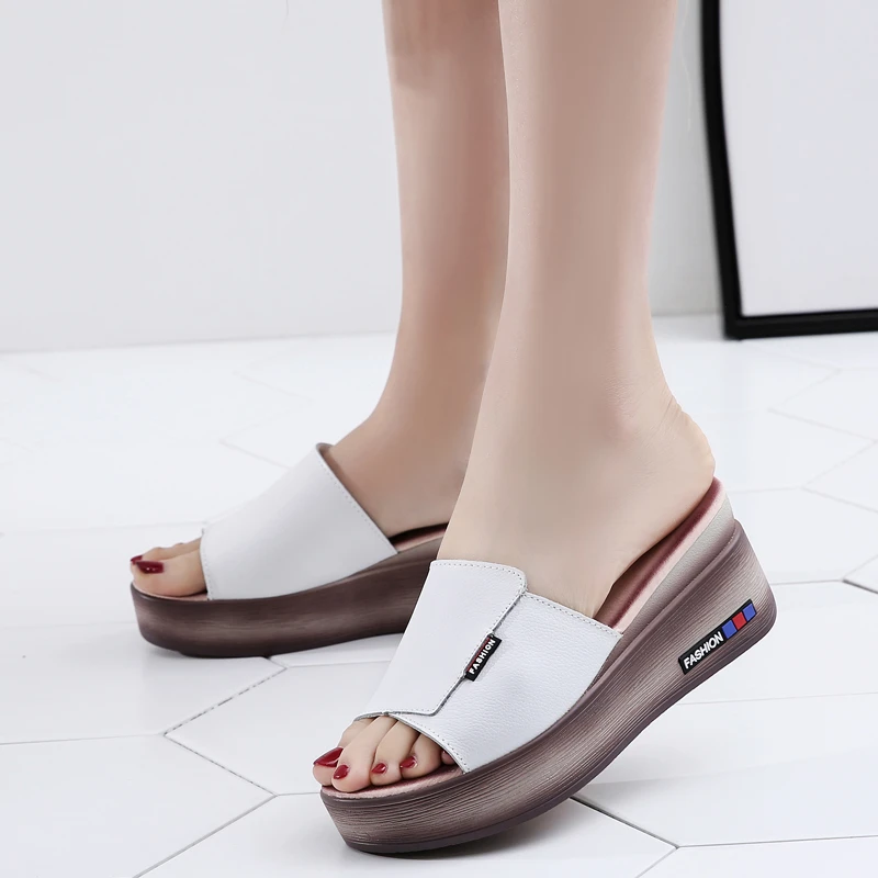新款夏季韩版坡跟凉拖鞋女士牛皮松糕底一字拖凉鞋2022厚底拖鞋