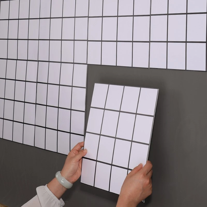 北欧格子厨房防油贴纸自粘墙纸墙贴防火卫生间翻新面包坊奶茶店