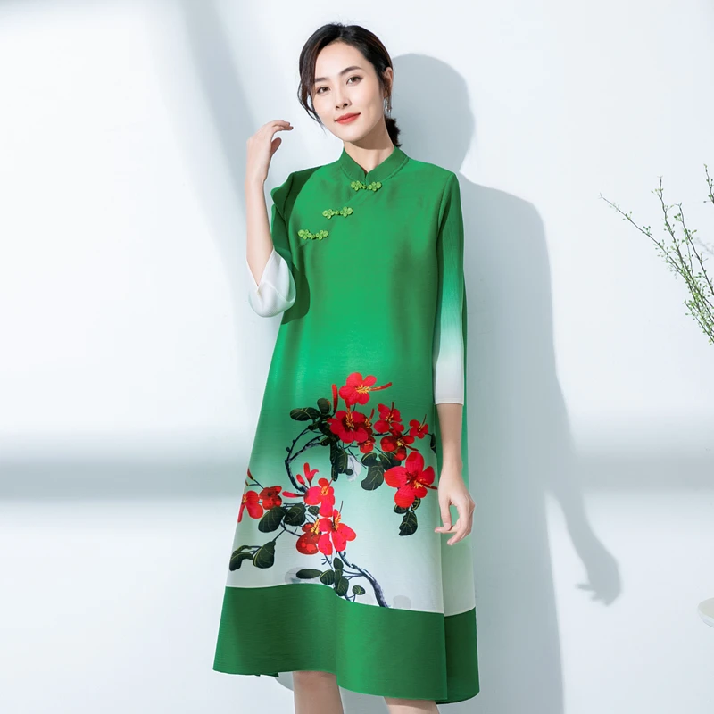 三宅褶皱旗袍改良连衣裙春季高档渐变色立领盘扣妈妈大码a字裙