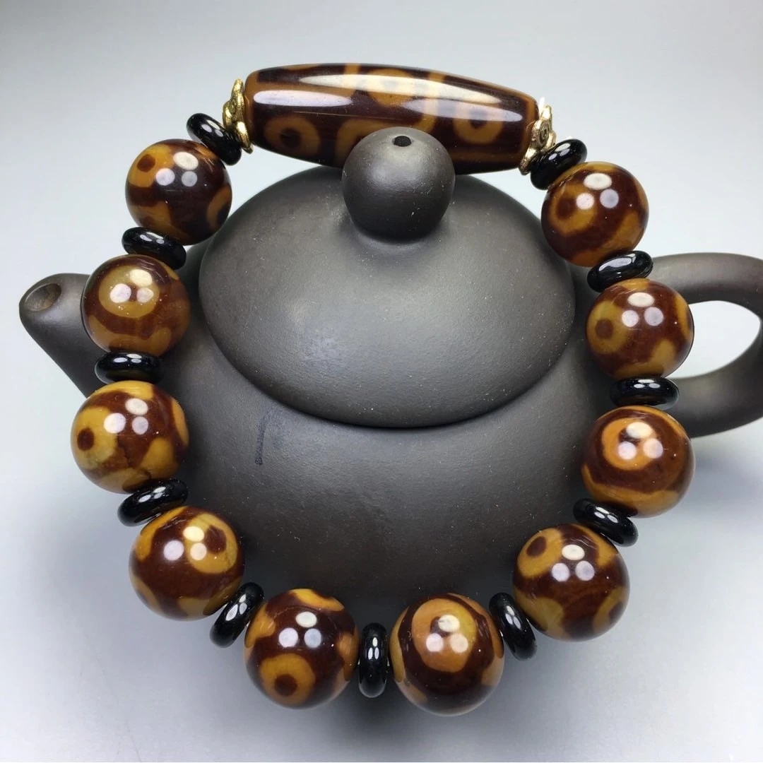 藏族三➕九眼手链。小珠径约14米mm，大珠径约14X40mm