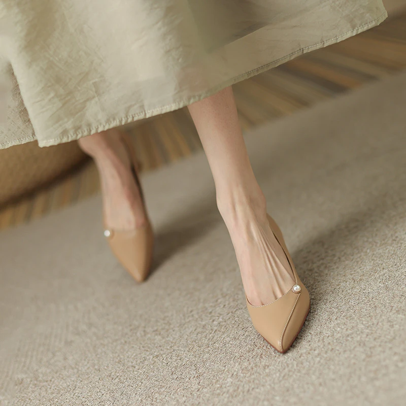 送运费险/法式尖头中跟单鞋女春秋鞋女款小众珍珠粗跟白色高跟鞋