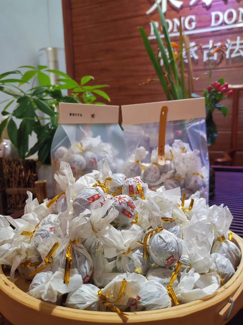 荣东达普洱茶：2021年龙珠96克普洱生茶
