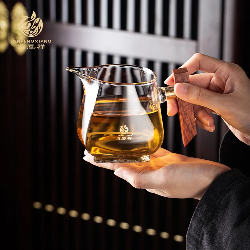 鑫凤祥耐热玻璃四方木把公道杯玻璃分茶器茶道四方公杯煮茶分茶器