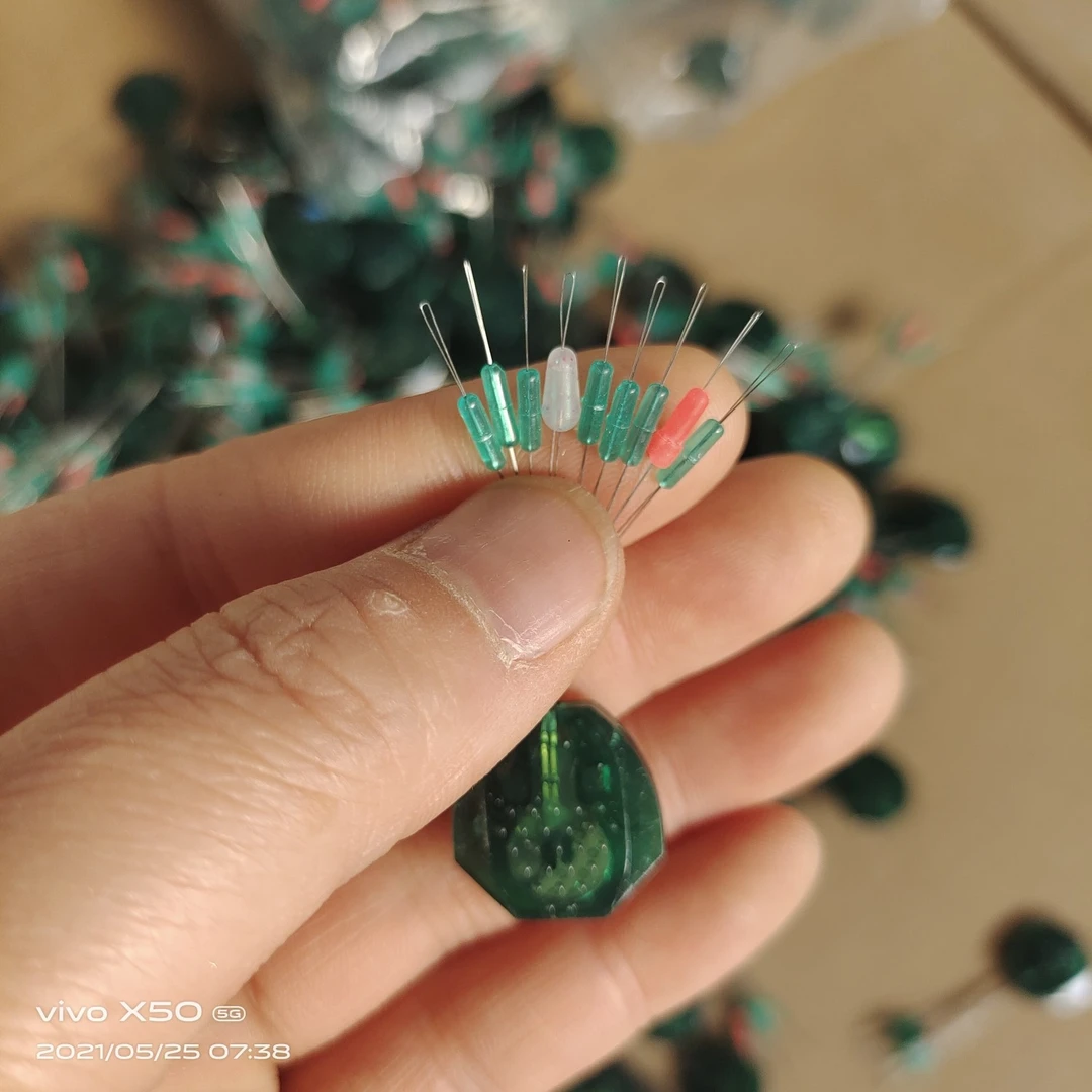 硅胶水晶透绿太空豆
