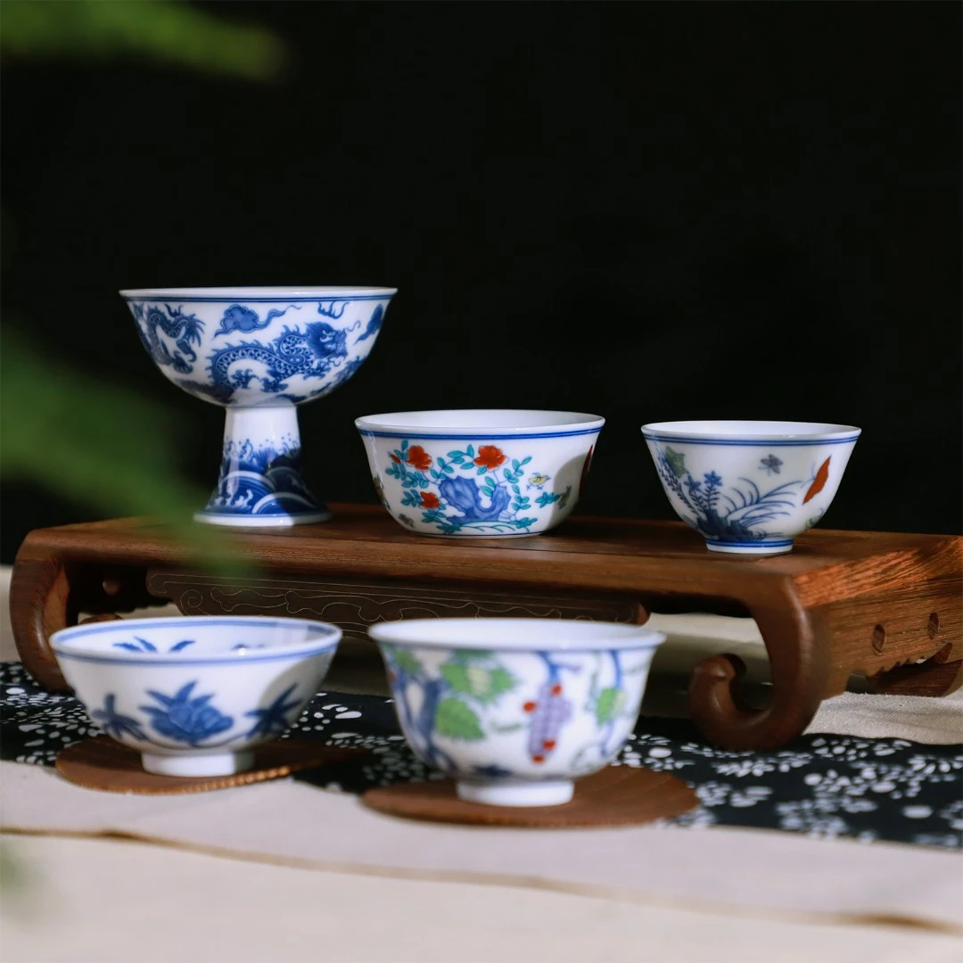 奇居良品宠粉专属《皇家斗彩青花拾亿杯》