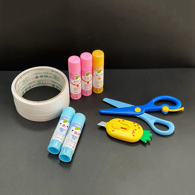 固体胶棒学生儿童制作高粘度速干强力粘性便携可爱小巧旋转式粘贴
