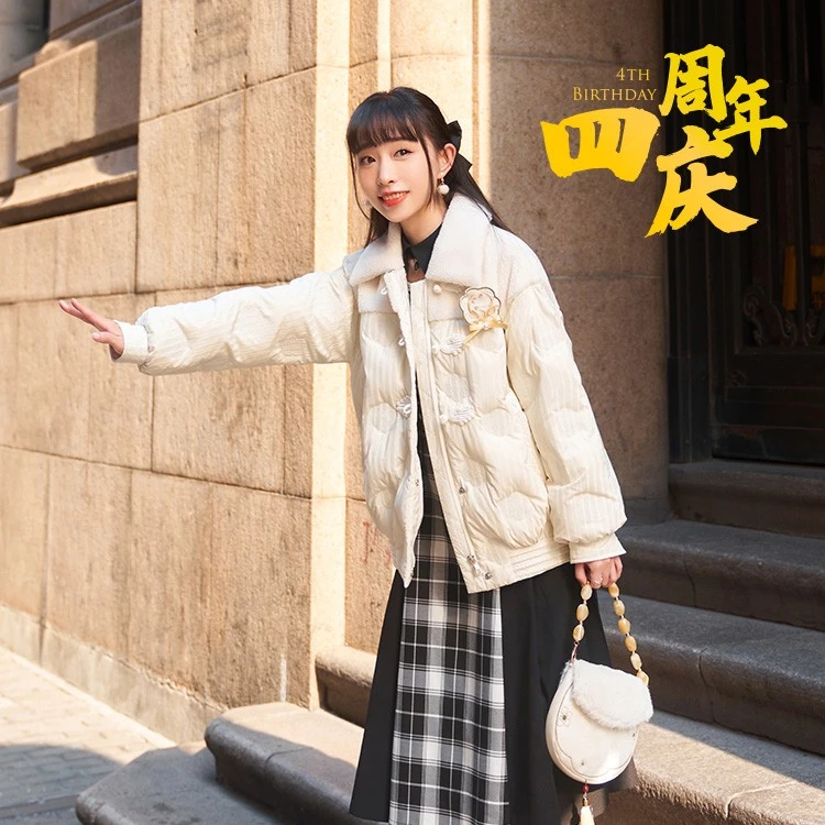 十三余八周年5折[花章]国风刺绣勋章拼接羽绒服冬款保暖