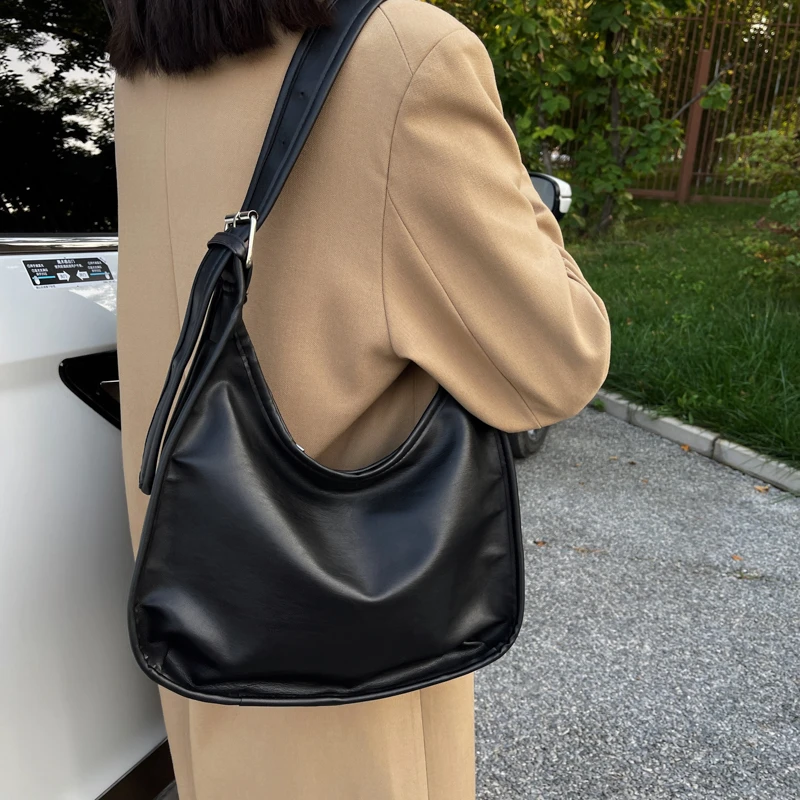 大容量包包女2023新款潮高级感洋气女包秋冬质感百搭单肩斜挎大包
