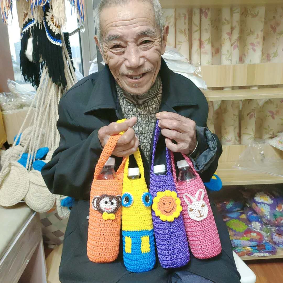 《成品》手工钩织卡通手提水杯包
