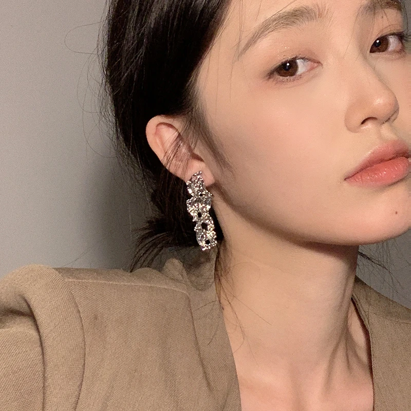 oushipei/欧诗佩 铜合金耳饰 网红时尚ins不规则金属镂空耳钉女