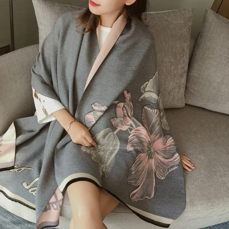 披肩女秋冬新款花朵保暖大围巾两用超长加厚双面仿羊绒披肩中长款