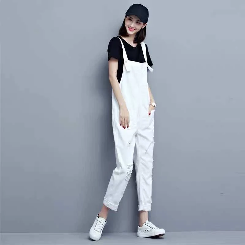 普洗蓝白色背带裤女夏宽松休闲2022新款减龄吊带连体九分牛仔裤子