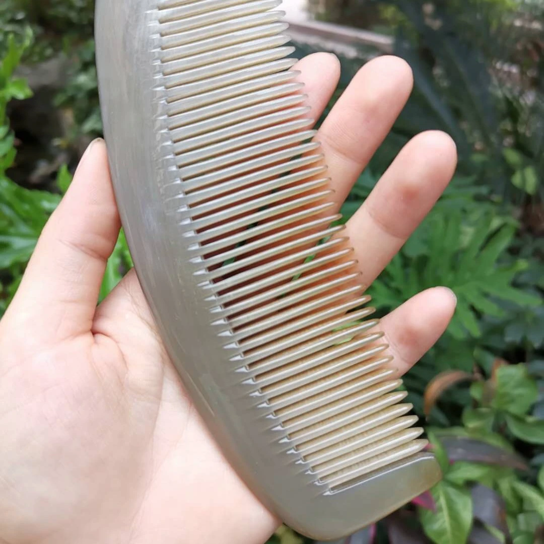 长约17厘米大号精品无柄月牙梳，高品质牛角和精湛手工打磨