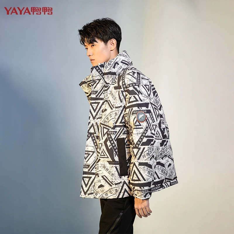 YAYA/鸭鸭【DSH07B0090】冬季印花风衣保暖宽松休闲短款男士羽绒服