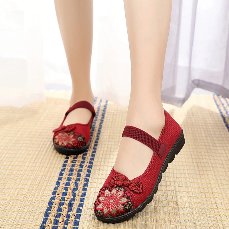 夏季老北京布鞋女鞋透气中老年软底防滑特大码414243奶奶鞋妈妈鞋