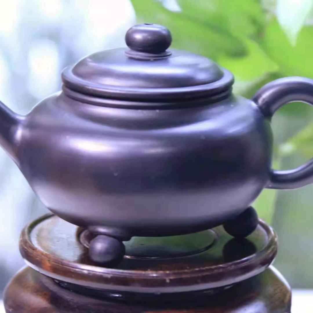 非遗黑陶三足水平壶手工制作