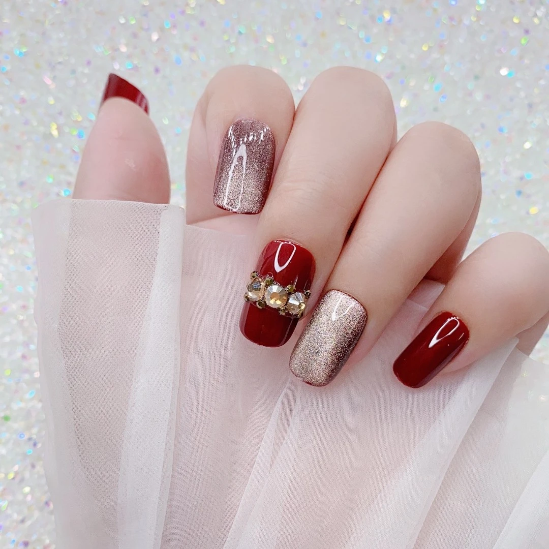 B69车厘子红猫眼穿戴美甲时尚显白经典新年红中长甲气质指甲贴