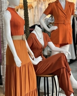 衣颜巧语服装搭配小店